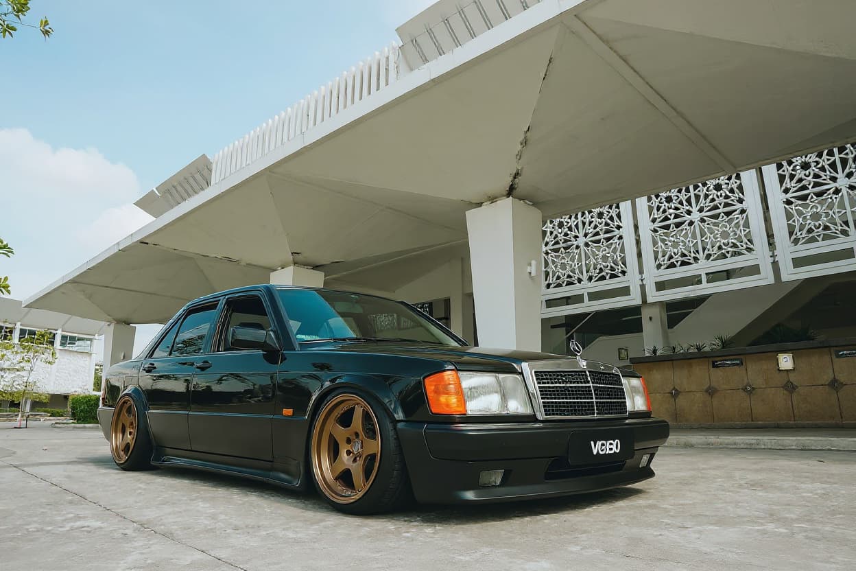 Mercedes 190E Cosworth Slammed, community AI render